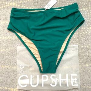 Stunning Emerald Green Cupshe Bikini Bottoms with Side Ruched Detail